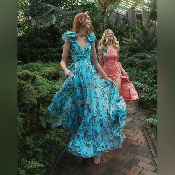 MAC DUGGAL
Indy A-Line Ruffled Back-Lace Chiffon Gown - Picture 17 of 17